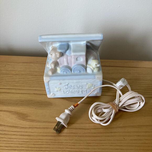 Vintage Enesco Night Light Jesus Loves Me Toy Box Precious Moments Works RARE - Picture 1 of 7